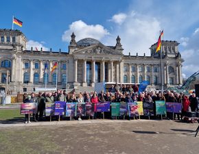 Versammlung vor dem Bundestag